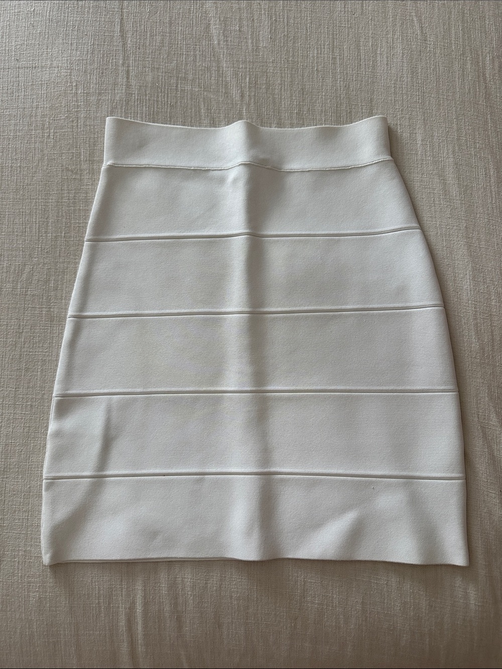 BCBGMAXAZRIA White Bandage Pencil Skirt – Size Small